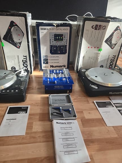 DJ Numark tT500 set (pair) + DXM06 mixer + Ortofon (Full set in boxes)