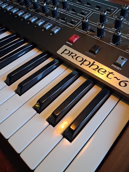 Myydään Sequential Prophet-6 - image 2