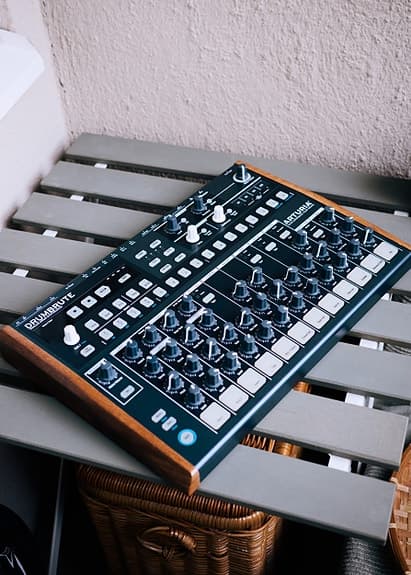 Arturia Drumbrute -analoginen rumpukone
