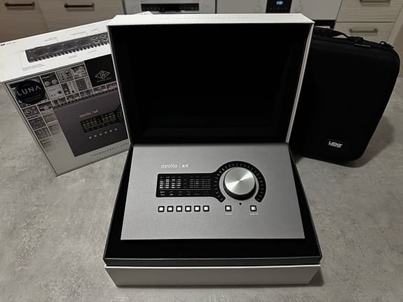 Universal Audio Apollo x4 Thunderbolt 3 + UDG-kantolaukku