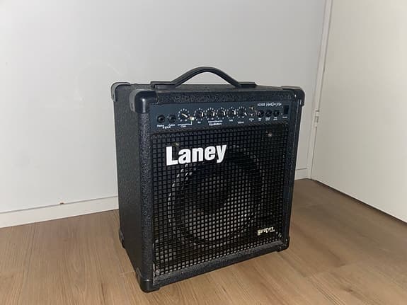 (PRICE IS NEGOTIABLE) Laney HCM30B HardCore Max – 30W bass amplifier