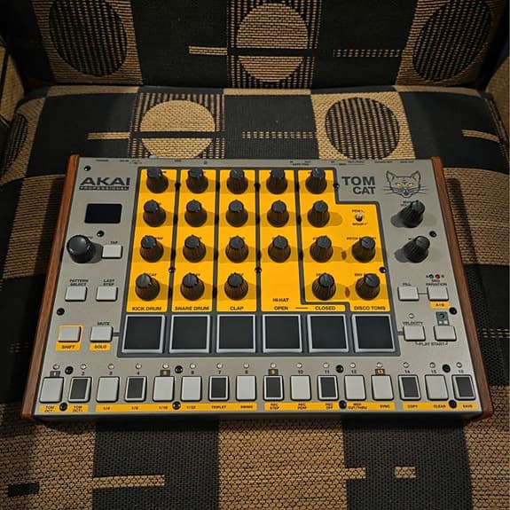 Akai Tom Cat analoginen rumpukone