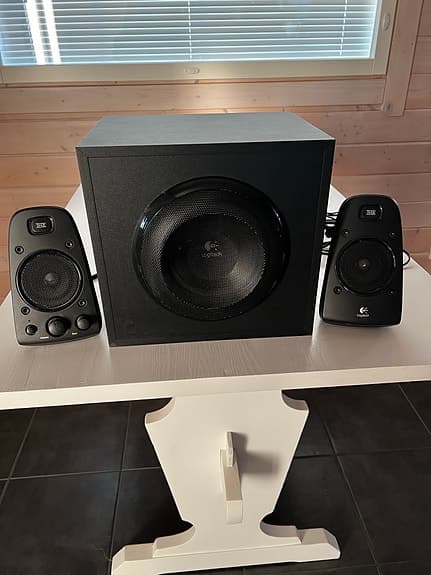 Logitech Z623 THX 2.1 -kaiutinjärjestelmä