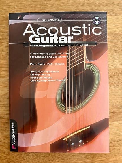 Acoustic Guitar -kirja ja CD, kitaratarvikkeet