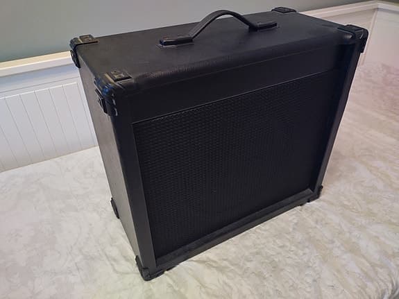 DIY 1x12 kitarakaiutinkaappi