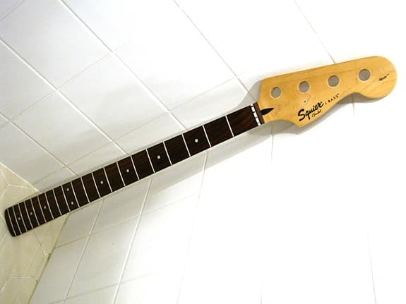 Squier J-Bass / Jazz Bass -sähköbasson kaula (myynnissä 30.9. asti)