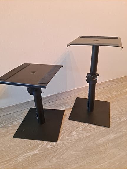 Studio monitorien ständit