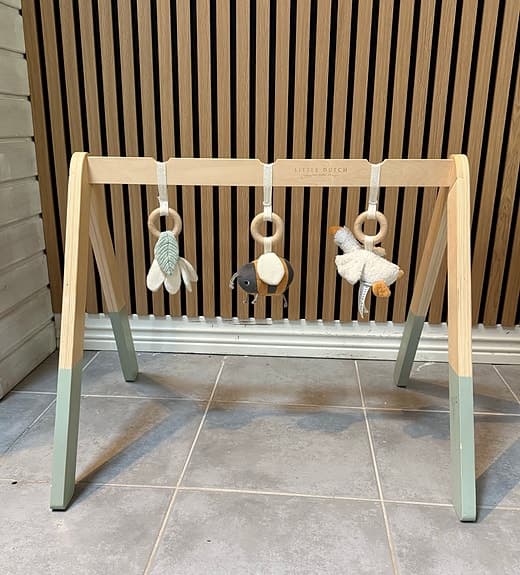 Little Dutch puinen babygym leluilla