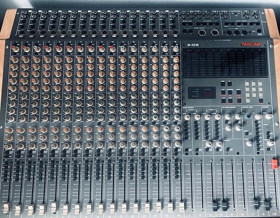 Tascam M-2516 vintage mikseri