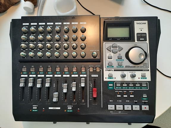 TASCAM DP-01FX/CD Digital Portastudio
