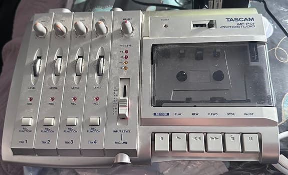 Tascam MF-P01 kasettimoniraituri
