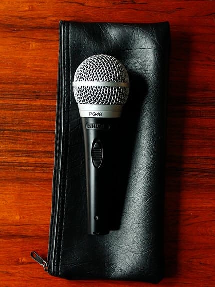 Shure PG48 XLR dynaaminen mikrofoni on/off kytkimellä