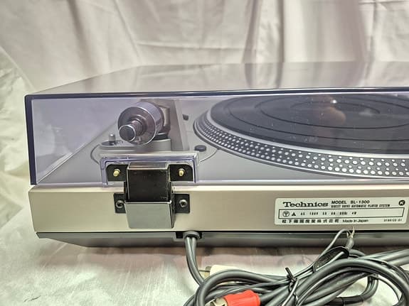 Technics SL-1300 täysautomaattinen vinyylisoitin - image 8