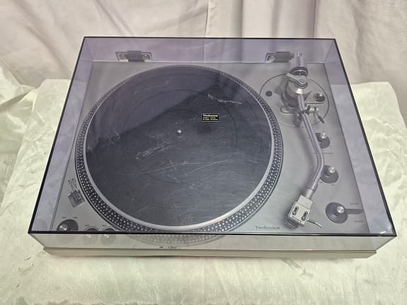 Technics SL-1300 täysautomaattinen vinyylisoitin - image 2