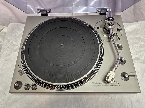 Technics SL-1300 täysautomaattinen vinyylisoitin - image 3