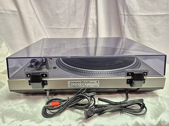Technics SL-1300 täysautomaattinen vinyylisoitin - image 7