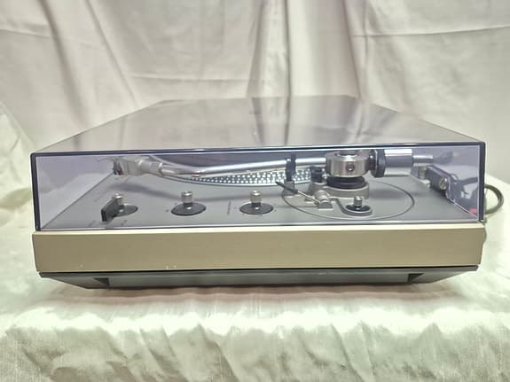 Technics SL-1300 täysautomaattinen vinyylisoitin - image 6