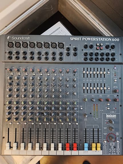 Soundcraft Spirit Powerstation 600 mikserivahvistin