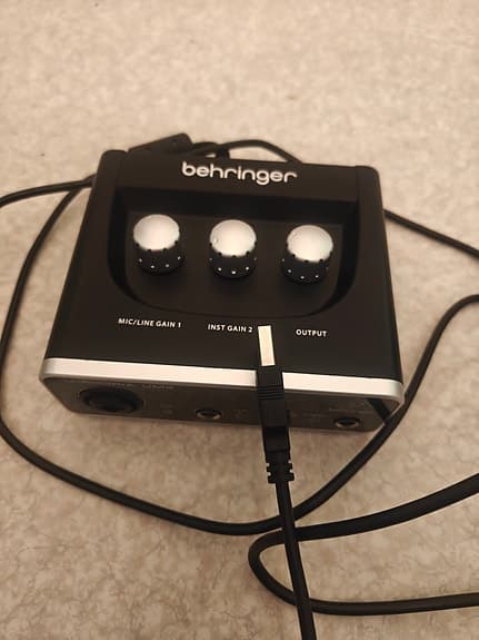 Behringer U-Phoria UM2 Audio Interface