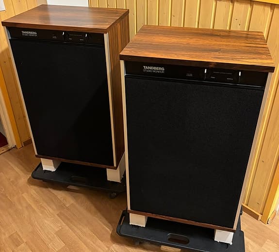 Myydään Tandberg Studio Monitor kaiuttimet