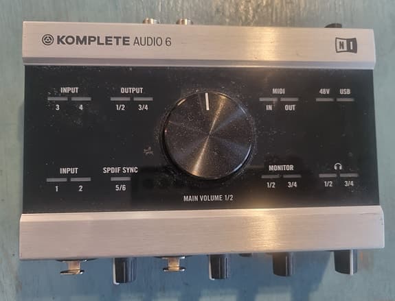 Komplete Audio 6 äänikortti (interface)