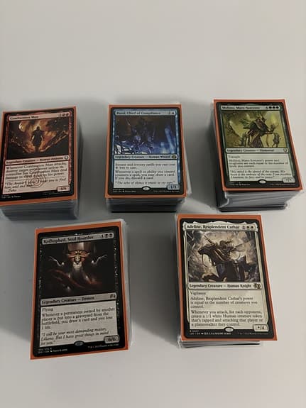 Magic: The Gathering (MTG) – 5 valmista Commander-pakkaa