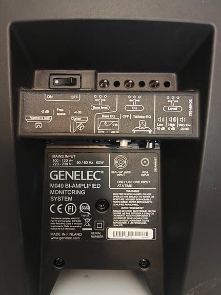 genelec M040 pari