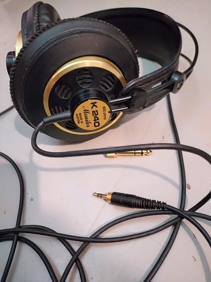 AKG K240 Monitor - 600 ohm impedanssi