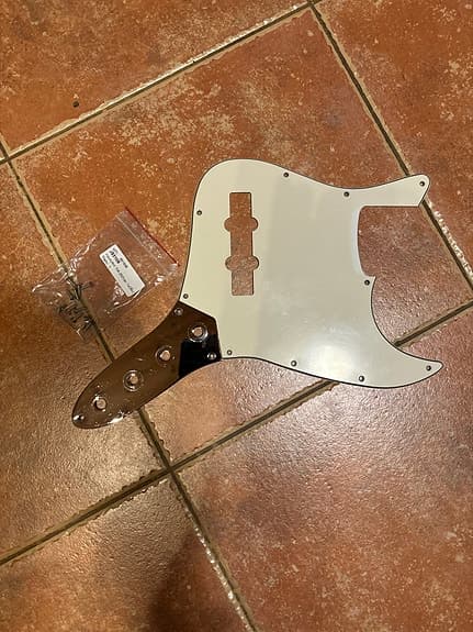 Jazz bass pleksit