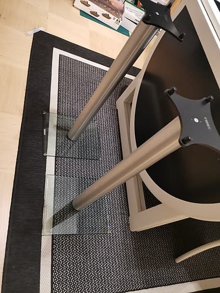 Genelec g four, 8340 kaiutinjalustat.
