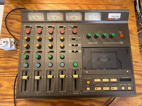 Tascam Portastudio 244
