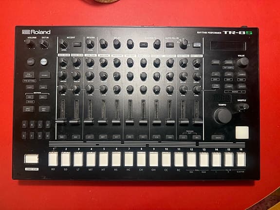 Roland TR-8S rumpukone