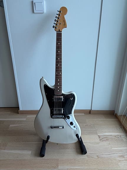 Fender Jaguar HH Blacktop – sähkökitara + Fender Case