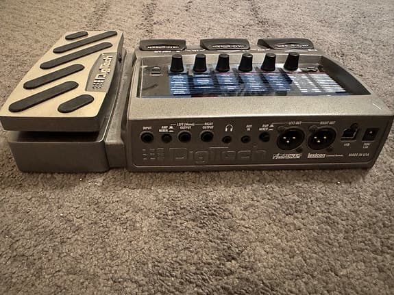 DigiTech RP-kitaramultiefekti pedaalilla