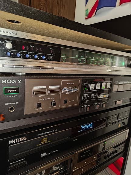 Laadukas vintage hifi-stereojärjestelmä / laitteisto (Sony, Philips, Sanyo)