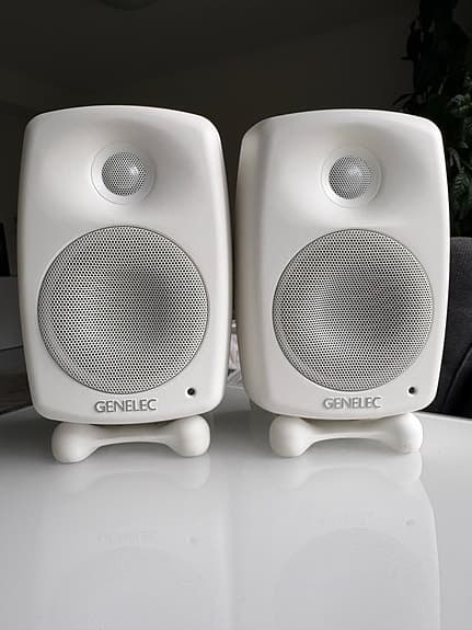 Genelec G Two -aktiivikaiutinpari