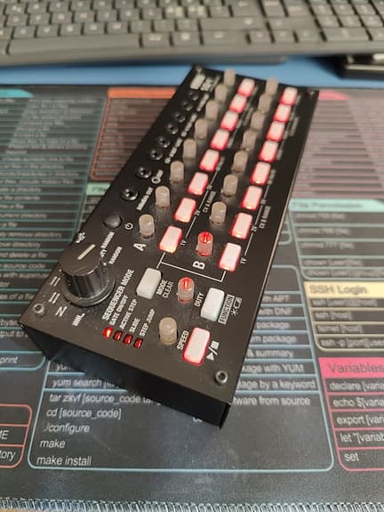 Korg SQ-1 step sequencer musta