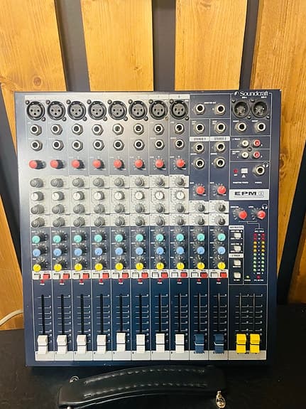 Soundcraft EPM8 -analogimikseri