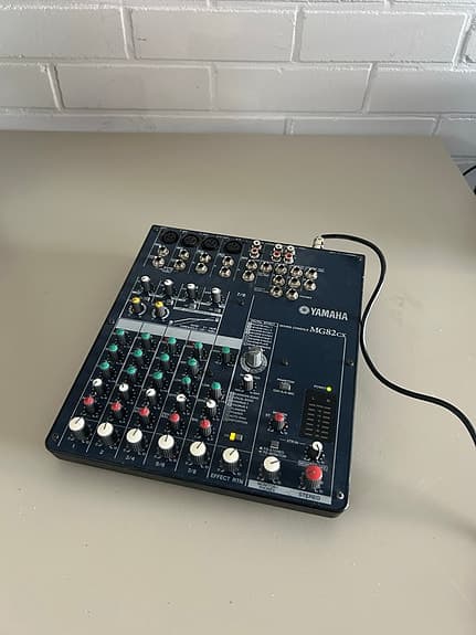Yamaha MG82CX analogimikseri 8 kanavaa