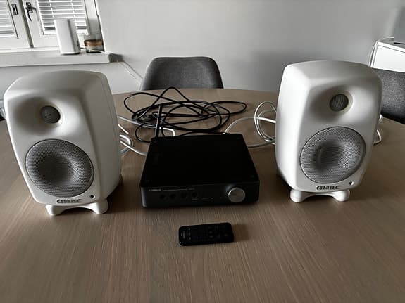 Genelec G2 kaiutinpari+ Yahama wxc-50 vahvistin