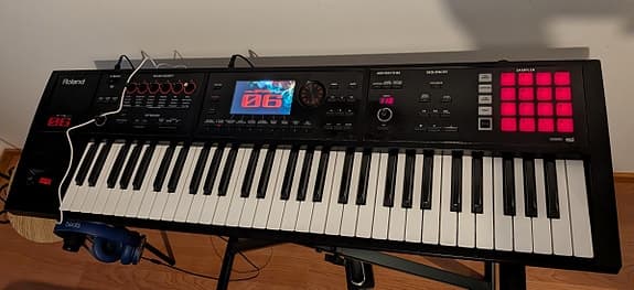 Roland FA-06 syntetisaattori
