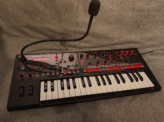 Roland JD-Xi syntetisaattori / groovebox