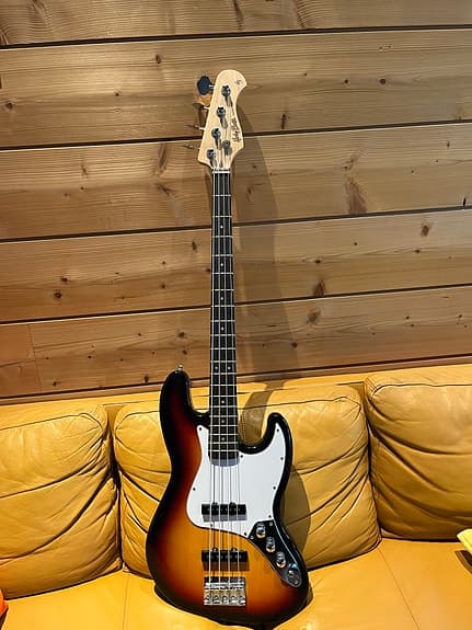 Harley Benton Jazz -sähköbasso sunburst