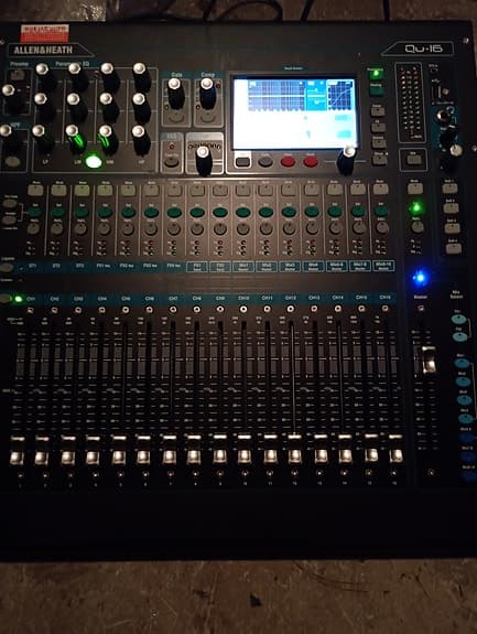 Allen&Heath Qu-16 + roudauspussi
