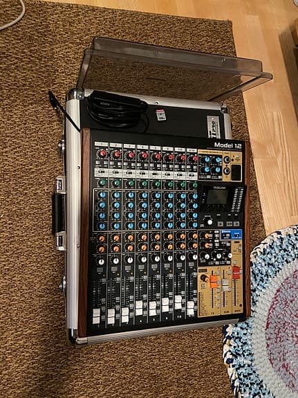 Tascam Model 12 + decksaver + kovakeissi ( äänikortti / digiraituri )