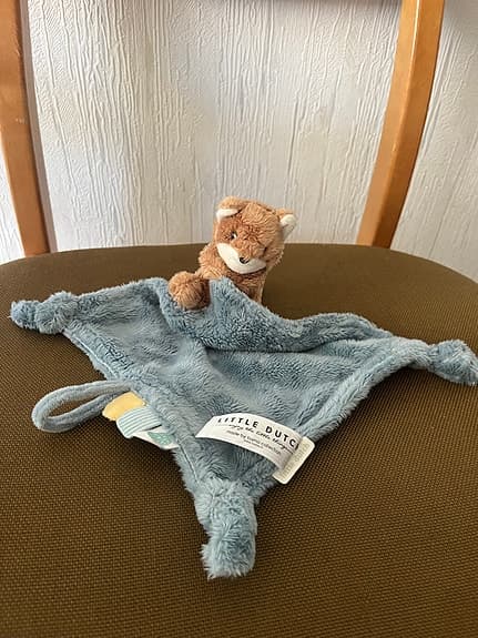 Little Dutch pehmoleluun kiinnitetty tuttinukke / uniriepu