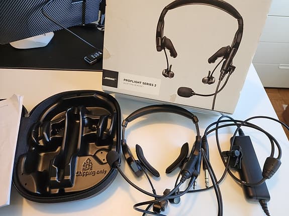 Bose ProFlight Series 2 Bluetooth -lentäjän kuulokkeet, uudenveroiset – 500 €