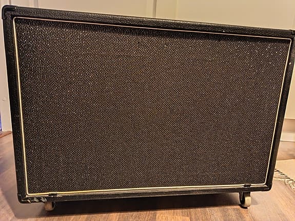 Palmer 2x12 -kitarakaappi (Eminence AX-75 -kaiuttimilla)