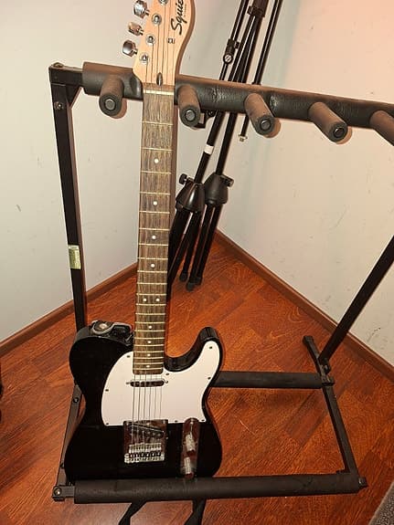 Fender Squier Bullet Telecaster sähkökitara musta