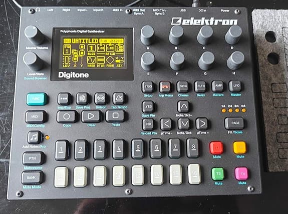 Elektron Digitone MK1 + Filt cover.